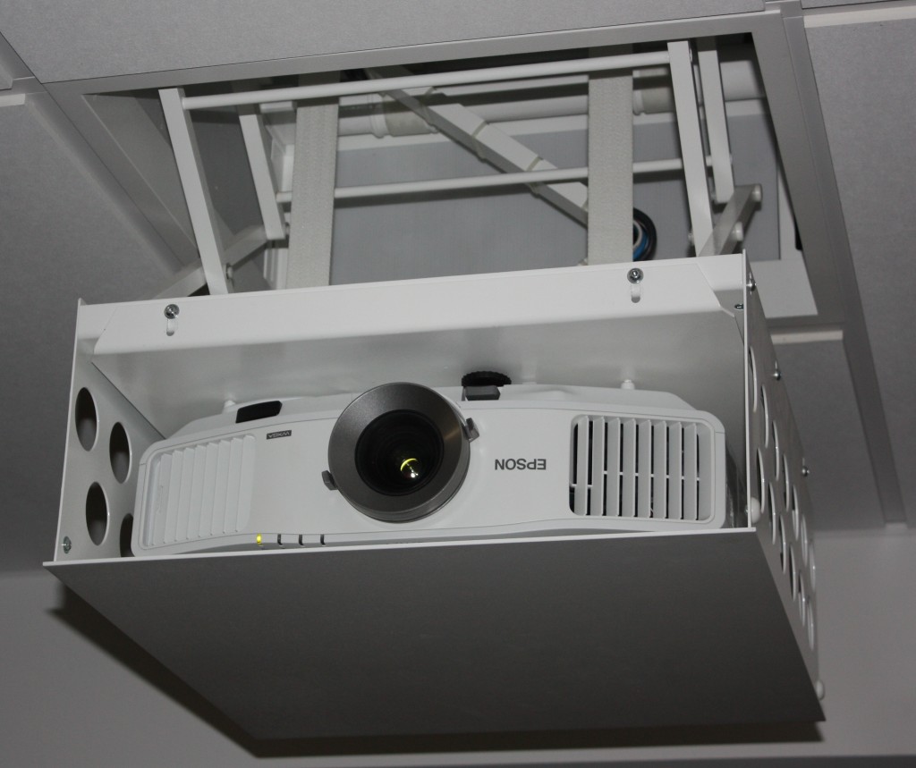 Retractable ceiling lifter