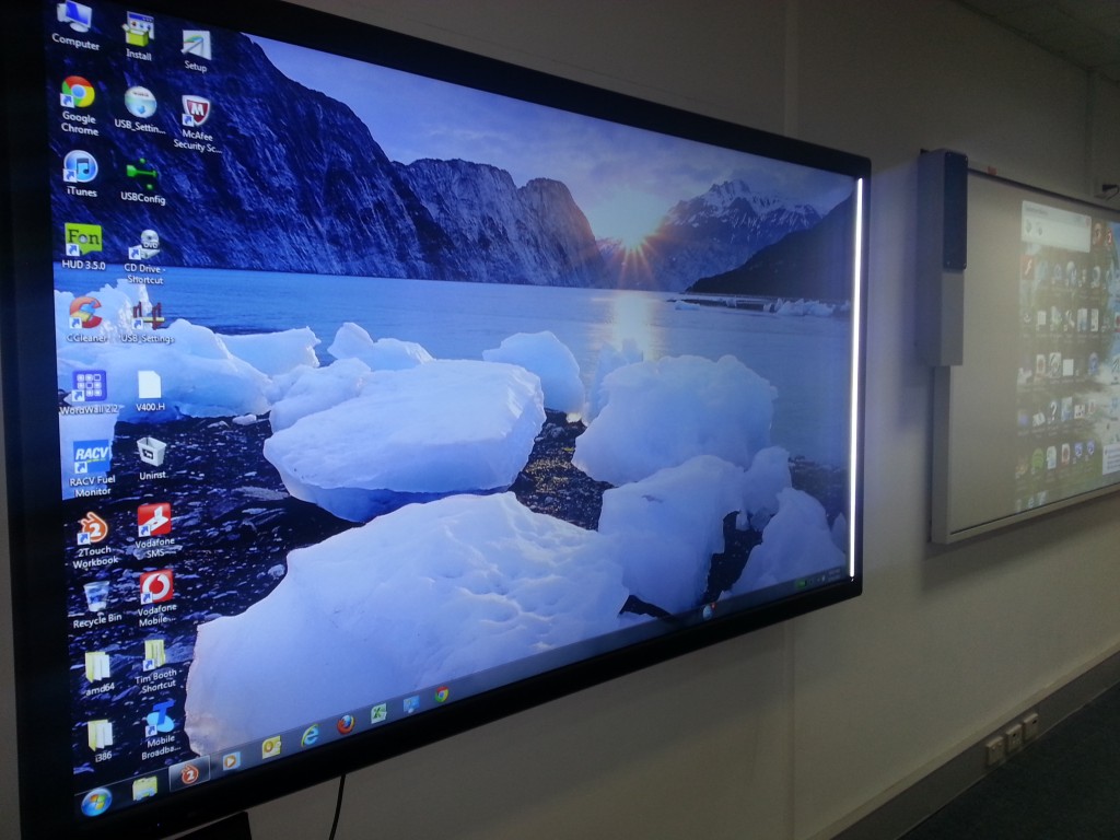 84″ 2Touch LED Touchscreen