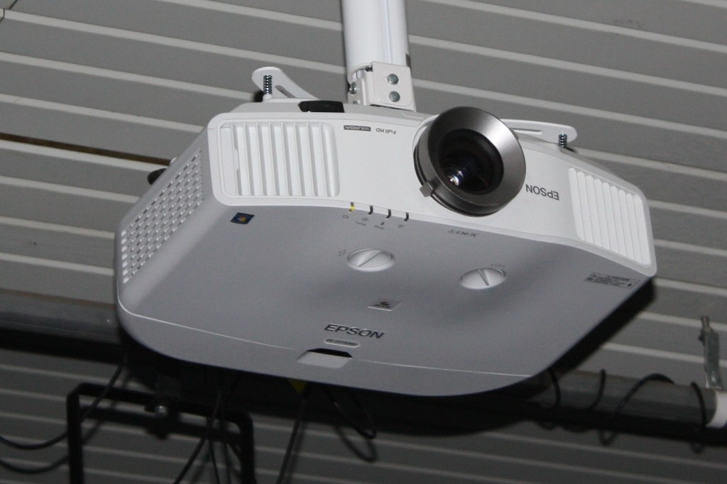 Epson EB-G5750WU projector