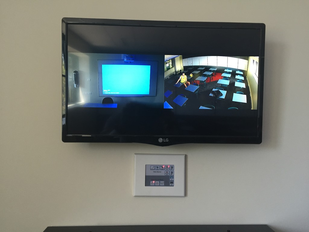 Audio visual installation DiscoveryLab DL1000 preview monitor