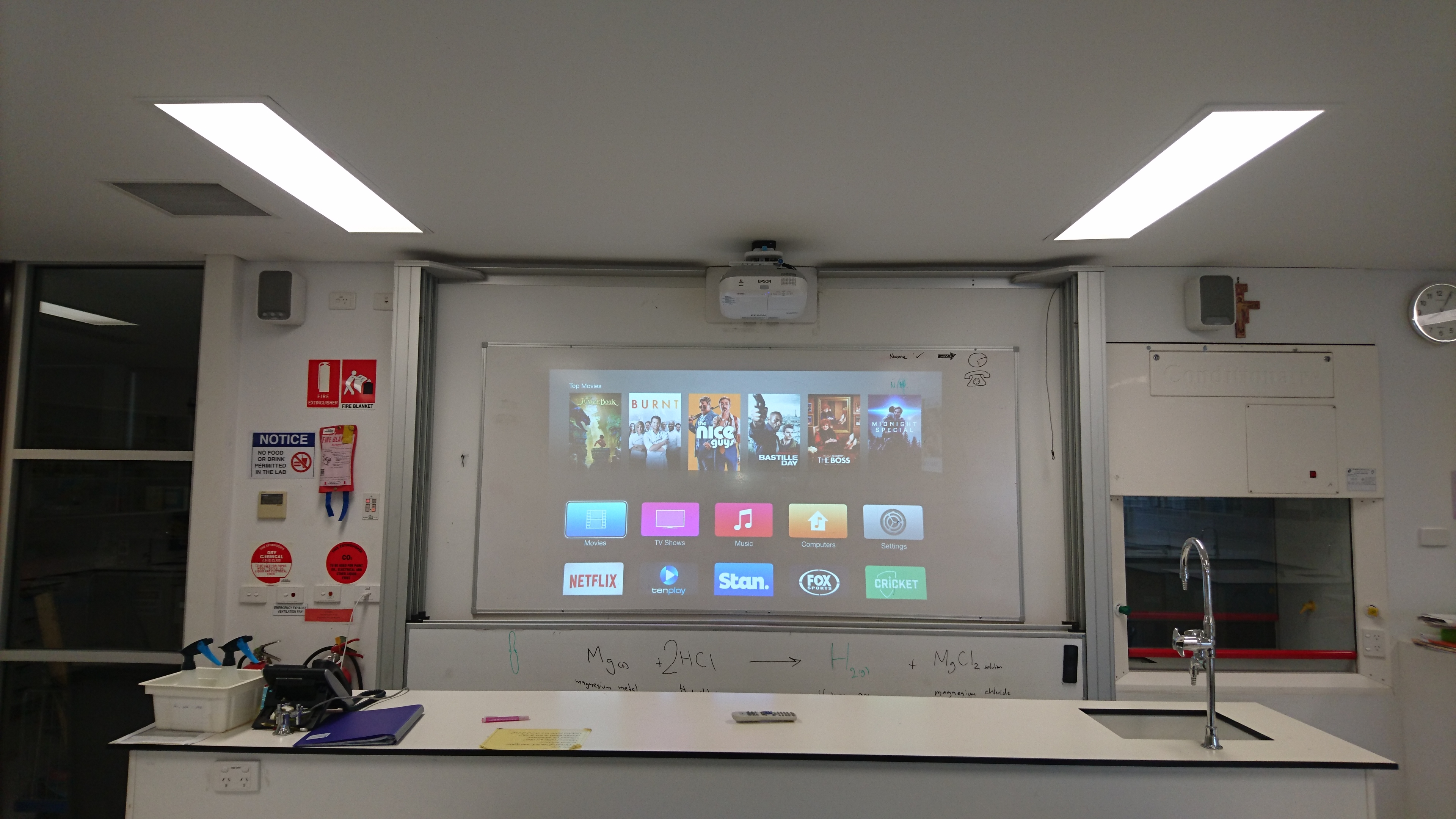 Epson eb-585w projector for science classroom
