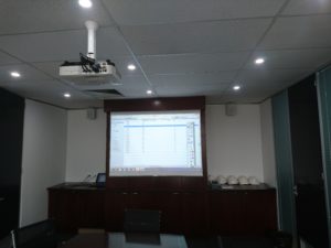 Epson EB-1985WU hd boardroom projector