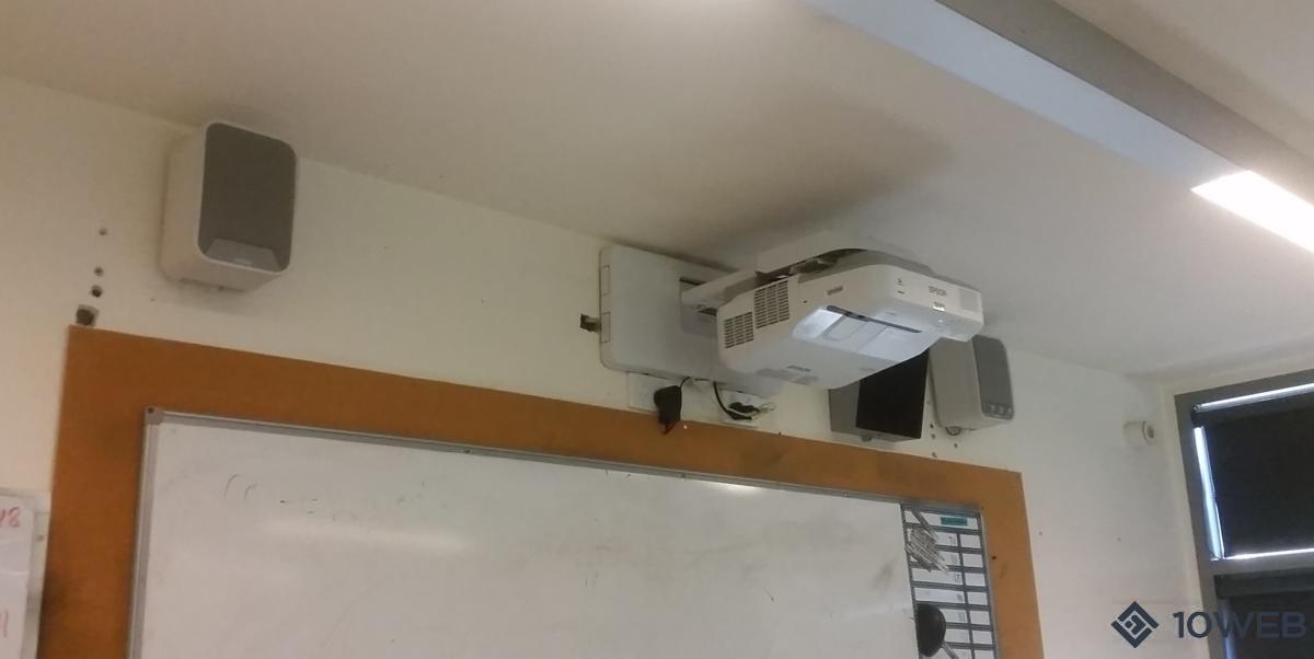 EPSON EB-685W at Hume Central Secondary