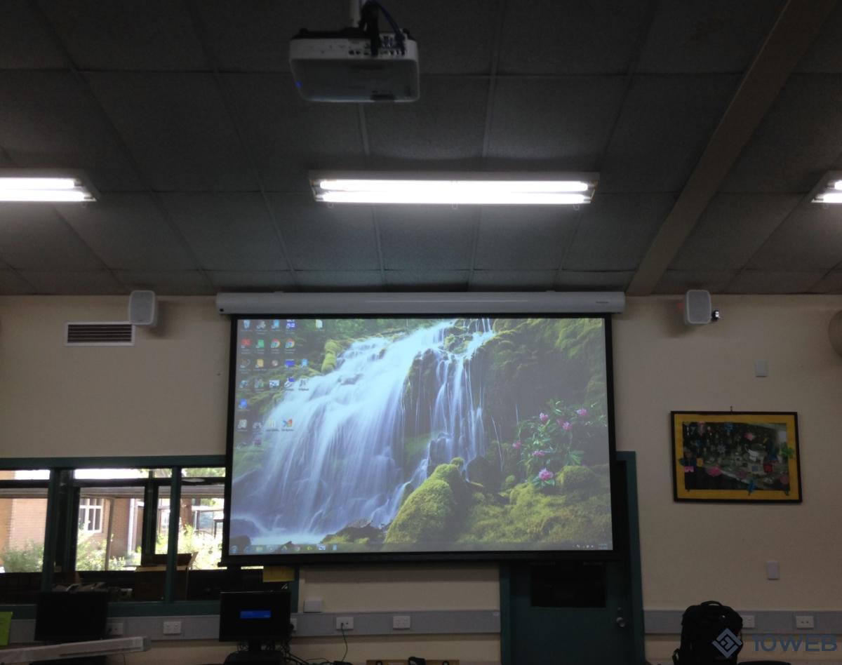 EPSON EB-2265WU projector and projector screen at Lalor North Secondary
