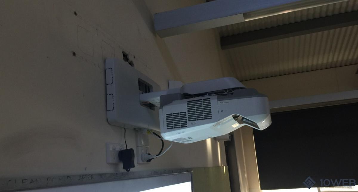EPSON EB-685W at Hume Central Secondary