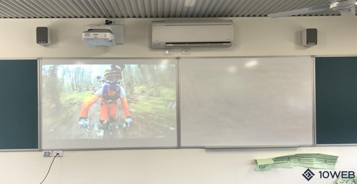 EPSON EB-685W projector and EPSON stereo speaker system at Viewbank College