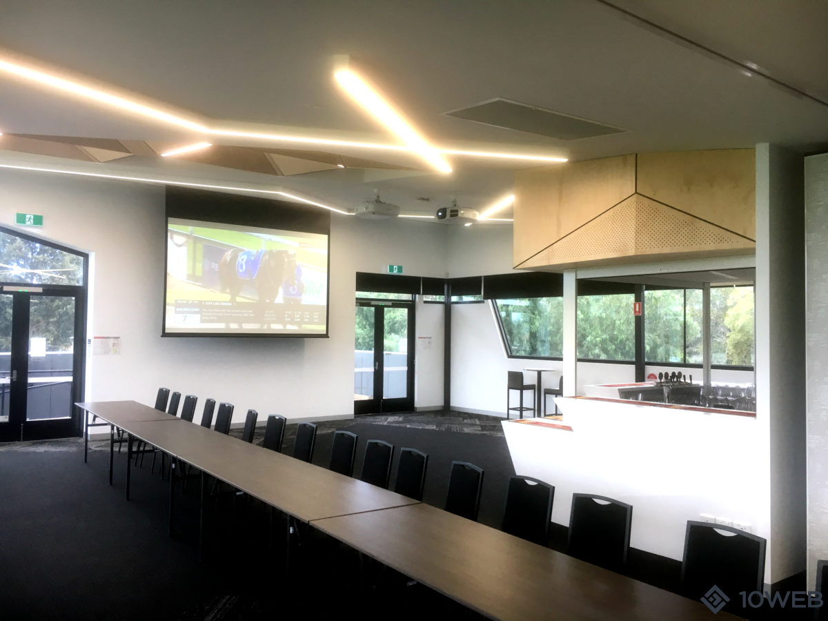 EB-G7200W & motorised screen at Chirnside Park