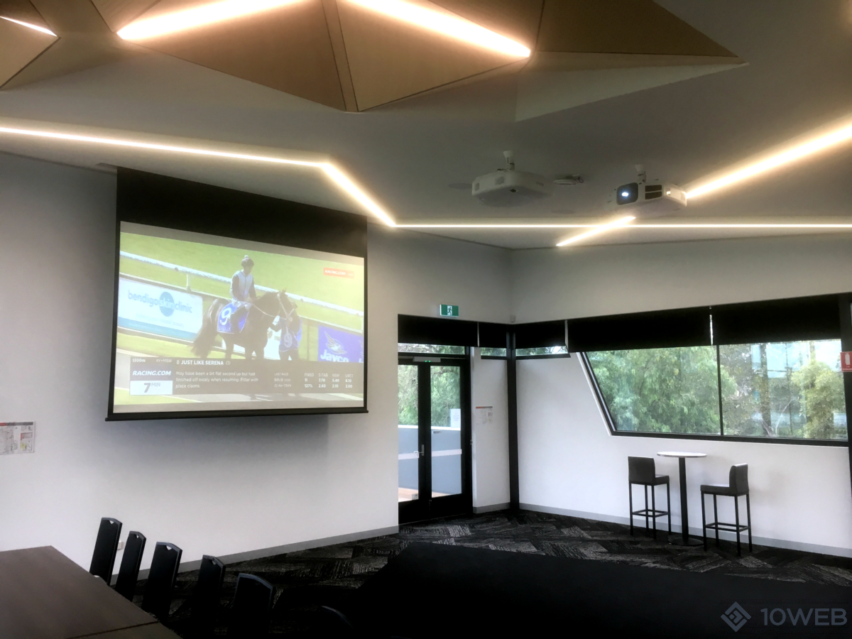 EB-G7200W & motorised screen at Chirnside Park